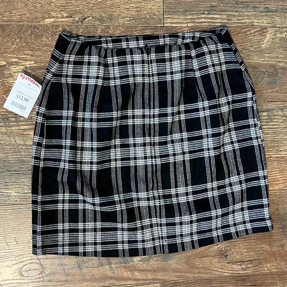 NWT Plaid Black and White Skirt - Picture 2 of 2